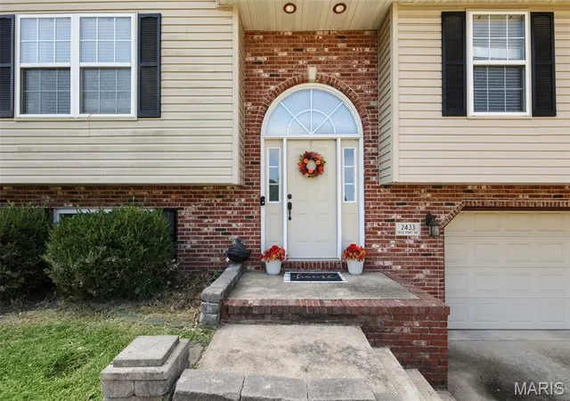 Photo 3 of Sale Pending at 2433 Fld Point Dr, Maryville, IL 62062 | MLS# MIS26057648 | Listing updated on 2026-09-13