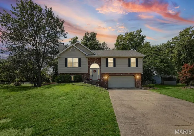 Photo 4 of Sale Pending at 2433 Fld Point Dr, Maryville, IL 62062 | MLS# MIS26057648 | Listing updated on 2026-09-13