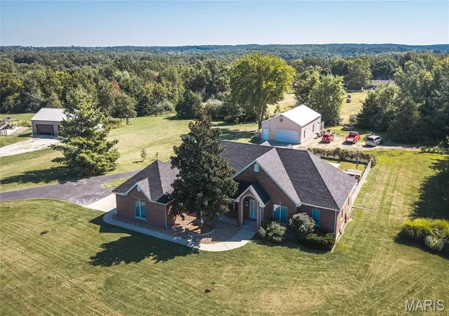 Photo 2 of Sale Pending at 10050 Vintage Ln, Rolla, MO 65401 | MLS# MIS26057649 | Listing updated on 2026-09-08