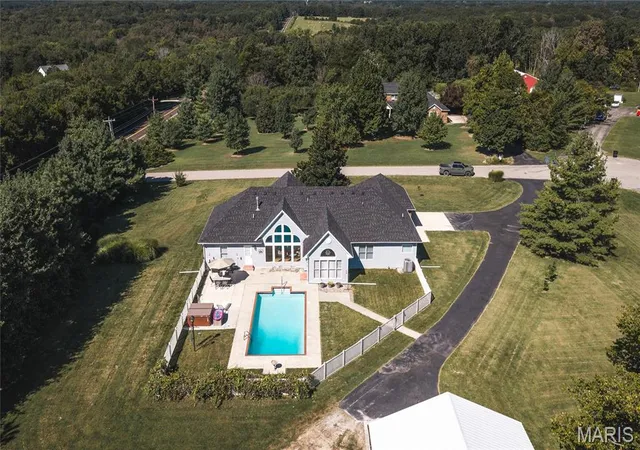 Photo 3 of Sale Pending at 10050 Vintage Ln, Rolla, MO 65401 | MLS# MIS26057649 | Listing updated on 2026-09-08