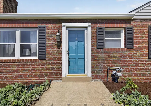 Photo 2 of Sale Pending at 5527 Bancroft Ave, Saint Louis, MO 63109 | MLS# MIS26057650 | Listing updated on 2026-09-22