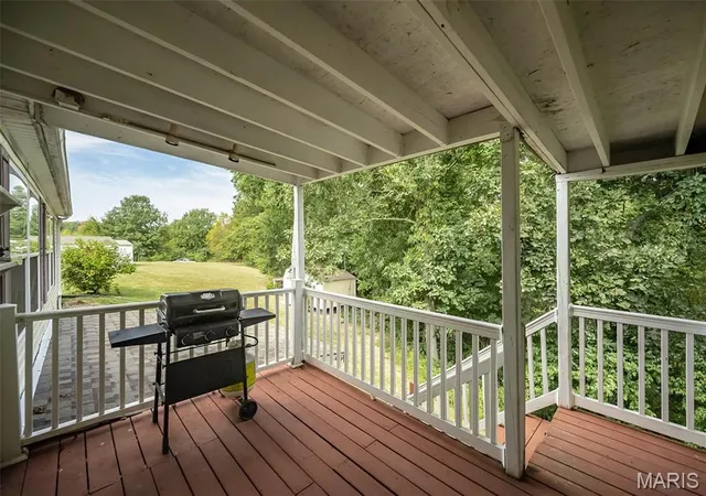 Photo 16 of Sale Pending at 218 S Warren Dr, Winfield, MO 63389 | MLS# MIS26057653 | Listing updated on 2026-09-14