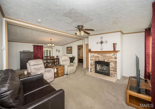 Photo 2 of Sale Pending at 218 S Warren Dr, Winfield, MO 63389 | MLS# MIS26057653 | Listing updated on 2026-09-14