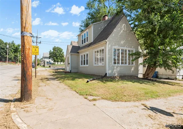Photo 2 of Single family home for sale at 603 Liberty St, Alton, IL 62002 | MLS# MIS26057686 | Listing updated on 2026-09-07