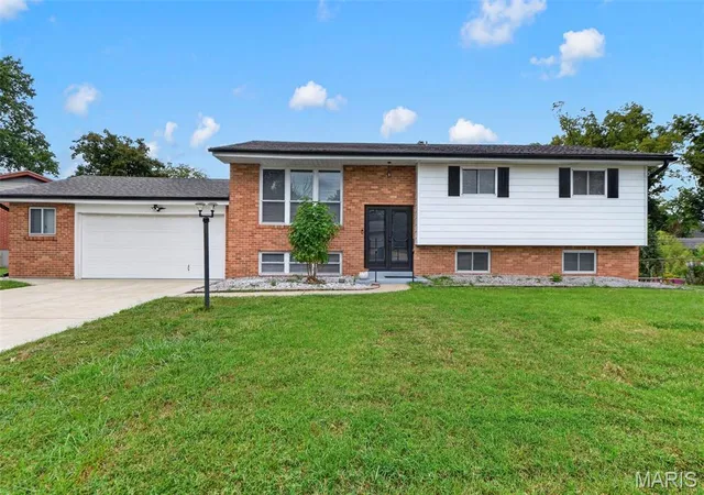 Single family home for sale at 11029 Patrina Ct, Saint Louis, MO 63126 | MLS# MIS26057687