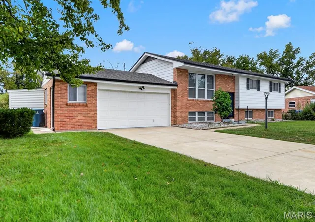 Photo 1 of Single family home for sale at 11029 Patrina Ct, Saint Louis, MO 63126 | MLS# MIS26057687 | Listing updated on 2026-10-29