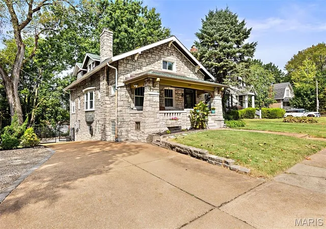 Photo 2 of Single family home for sale at 1507 Mccausland Ave, Saint Louis, MO 63117 | MLS# MIS26057690 | Listing updated on 2026-10-07