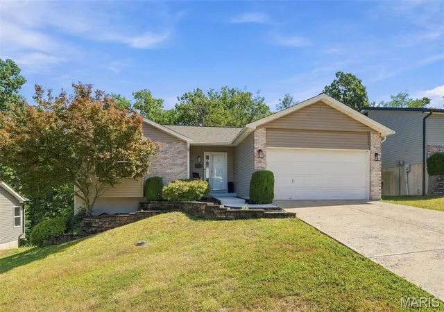 Photo 2 of Single family home for sale at 1712 12 Oaks Pl, Pevely, MO 63070 | MLS# MIS26057710 | Listing updated on 2026-09-21