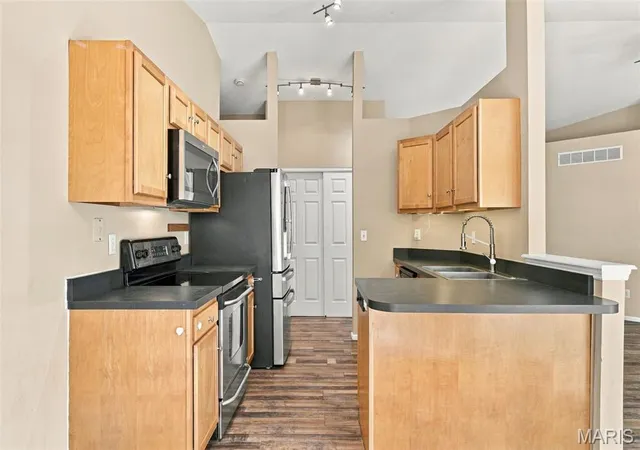 Photo 4 of Single family home for sale at 1712 12 Oaks Pl, Pevely, MO 63070 | MLS# MIS26057710 | Listing updated on 2026-09-21