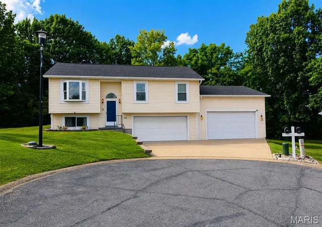 Single family home for sale at 1400 Dutch Ml Dr, Arnold, MO 63010 | MLS# MIS26057712