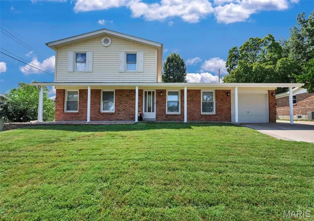 Photo 1 of Single family home for sale at 1533 Sherman Dr, Saint Charles, MO 63303 | MLS# MIS26057716 | Listing updated on 2026-09-14