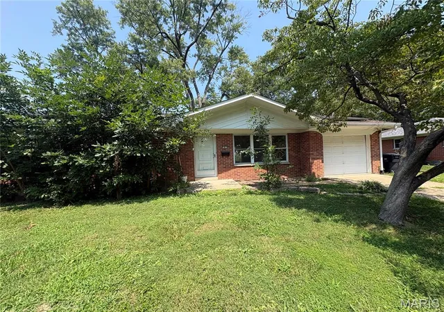 Photo 2 of Single family home for sale at 1819 E D St, Belleville, IL 62221 | MLS# MIS26057719 | Listing updated on 2026-09-07