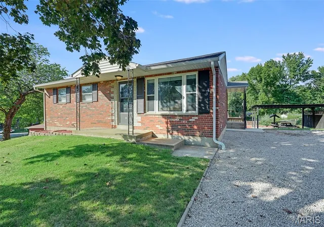 Photo 1 of Single family home for sale at 135 Appletree Ln, Glen Carbon, IL 62034 | MLS# MIS26057729 | Listing updated on 2026-09-13