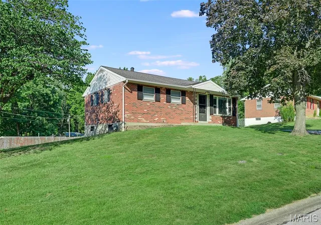 Photo 3 of Single family home for sale at 135 Appletree Ln, Glen Carbon, IL 62034 | MLS# MIS26057729 | Listing updated on 2026-09-13