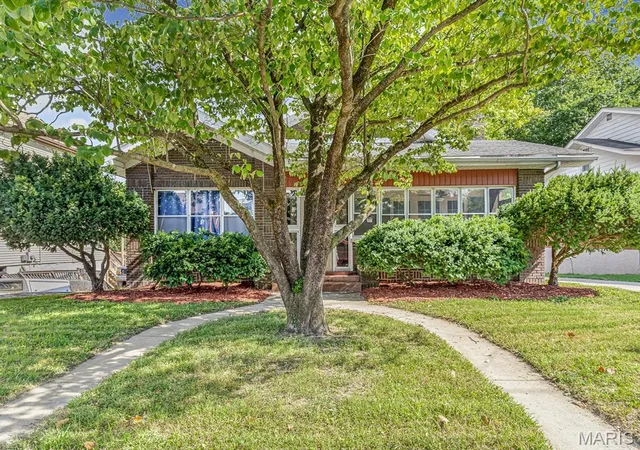 Photo 1 of Single family home for sale at 851 Washington Ave, Alton, IL 62002 | MLS# MIS26057741 | Listing updated on 2026-09-13