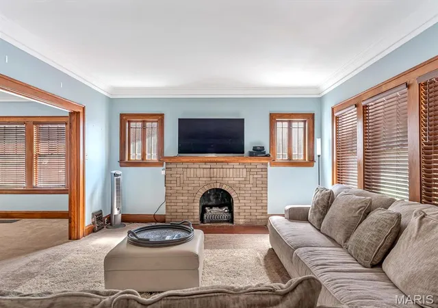Photo 3 of Single family home for sale at 851 Washington Ave, Alton, IL 62002 | MLS# MIS26057741 | Listing updated on 2026-09-13