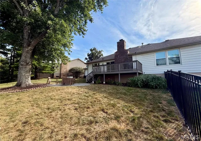 Photo 2 of Sale Pending at 584 Sunbridge Dr, Chesterfield, MO 63017 | MLS# MIS26057743 | Listing updated on 2026-09-26