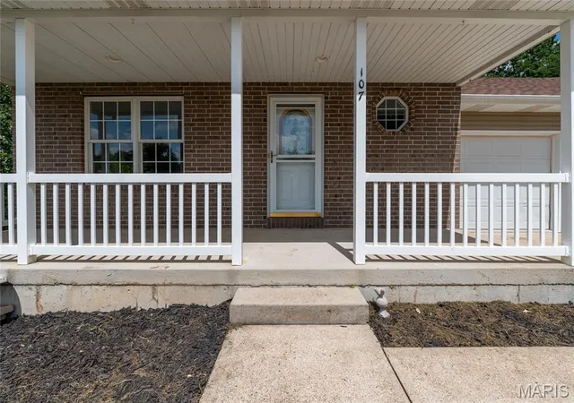 Photo 3 of Single family home for sale at 107 Crosscut Rd, Saint Robert, MO 65584 | MLS# MIS26057747 | Listing updated on 2026-09-07