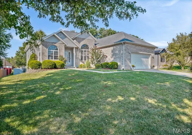 Photo 2 of Single family home for sale at 2645 Katrine Lake Dr, Belleville, IL 62221 | MLS# MIS26057749 | Listing updated on 2026-09-13