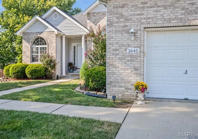 Photo 2 of Single family home for sale at 2645 Katrine Lake Dr, Belleville, IL 62221 | MLS# MIS26057749 | Listing updated on 2026-09-13