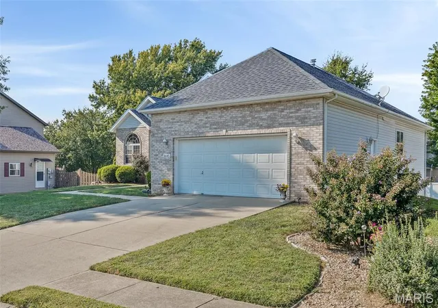 Photo 3 of Single family home for sale at 2645 Katrine Lake Dr, Belleville, IL 62221 | MLS# MIS26057749 | Listing updated on 2026-09-13