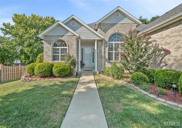 Photo 4 of Single family home for sale at 2645 Katrine Lake Dr, Belleville, IL 62221 | MLS# MIS26057749 | Listing updated on 2026-09-13