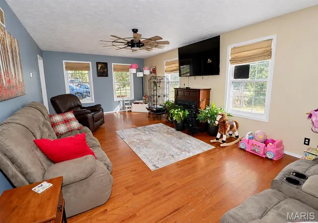 Photo 3 of Single family home for sale at 808 Carrie Cir, Lebanon, MO 65536 | MLS# MIS26057750 | Listing updated on 2026-09-22