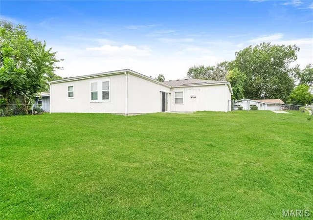 Photo 15 of Single family home for sale at 807 N Ponca Dr, Independence, MO 64056 | MLS# MIS26057764 | Listing updated on 2026-09-07