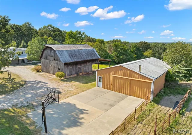 Photo 4 of Single family home for sale at 1956 Gunsmith Ln, Leslie, MO 63056 | MLS# MIS26057765 | Listing updated on 2026-10-01