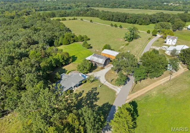 Photo 3 of Single family home for sale at 1956 Gunsmith Ln, Leslie, MO 63056 | MLS# MIS26057765 | Listing updated on 2026-10-01