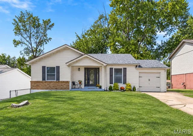 Photo 1 of Single family home for sale at 1417 Saint Gregory Ln, Saint Charles, MO 63304 | MLS# MIS26057767 | Listing updated on 2026-09-14