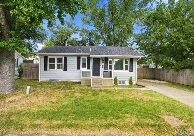 Photo 1 of Single family home for sale at 1620 Dale Ave, Saint Charles, MO 63301 | MLS# MIS26057769 | Listing updated on 2026-09-14