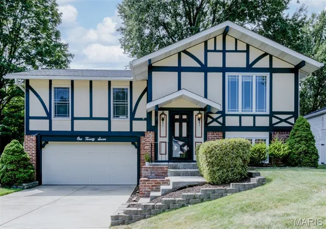 Single family home for sale at 127 Spring Leaf Dr, Saint Peters, MO 63376 | MLS# MIS26057772