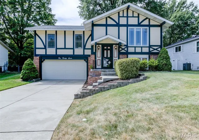 Photo 2 of Single family home for sale at 127 Spring Leaf Dr, Saint Peters, MO 63376 | MLS# MIS26057772 | Listing updated on 2026-09-16