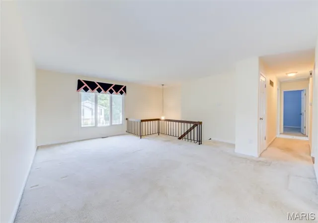 Photo 3 of Single family home for sale at 127 Spring Leaf Dr, Saint Peters, MO 63376 | MLS# MIS26057772 | Listing updated on 2026-09-16