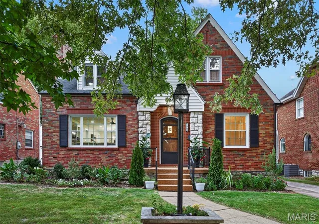 Photo 1 of Single family home for sale at 2940 Moniteau Dr, Saint Louis, MO 63121 | MLS# MIS26057774 | Listing updated on 2026-09-16