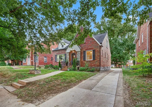 Photo 3 of Single family home for sale at 2940 Moniteau Dr, Saint Louis, MO 63121 | MLS# MIS26057774 | Listing updated on 2026-09-16