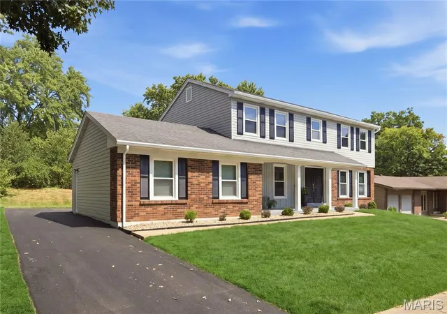 Photo 3 of Single family home for sale at 12047 Tangletree Dr, Saint Louis, MO 63146 | MLS# MIS26057784 | Listing updated on 2026-09-14
