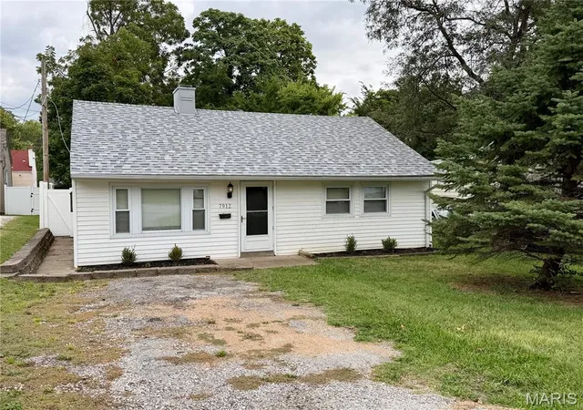 Photo 1 of Sale Pending at 7912 Fleta St, Saint Louis, MO 63123 | MLS# MIS26057785 | Listing updated on 2026-10-06