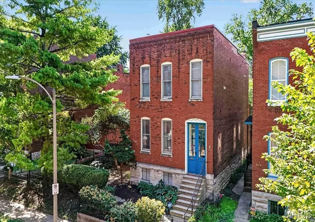 Photo 1 of Sale Pending at 2016 Hickory St, Saint Louis, MO 63104 | MLS# MIS26057788 | Listing updated on 2026-09-30