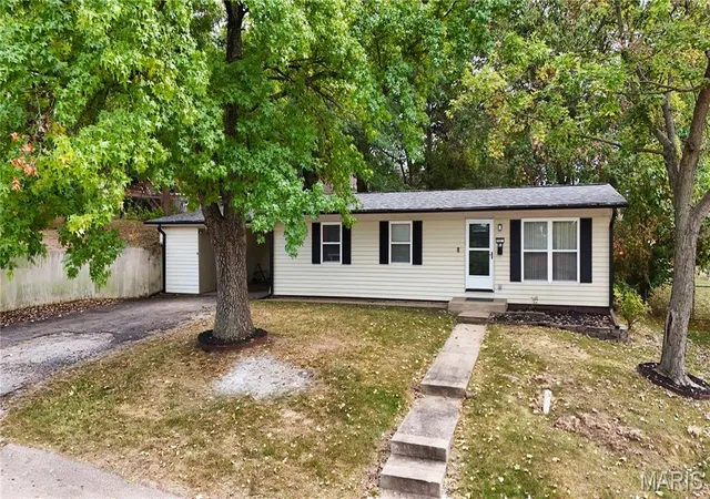 Photo 2 of Single family home for sale at 702 Locust St, Festus, MO 63028 | MLS# MIS26057790 | Listing updated on 2026-10-05