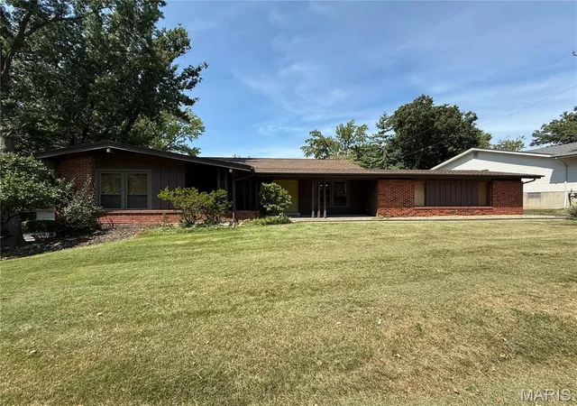 Photo 1 of Sale Pending at 12624 Tallow Hl Ln, Saint Louis, MO 63146 | MLS# MIS26057792 | Listing updated on 2026-09-15