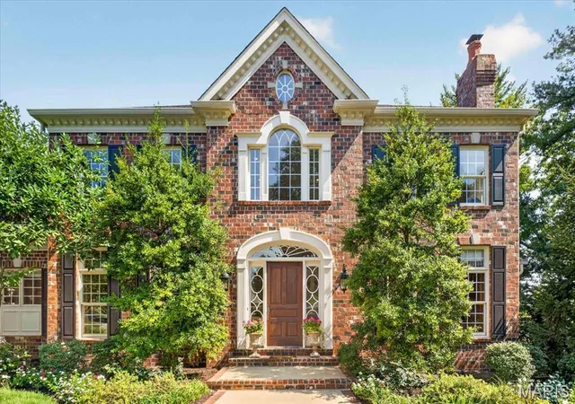Photo 3 of Sale Pending at 18 Cricklewood Pl, Saint Louis, MO 63131 | MLS# MIS26057794 | Listing updated on 2026-09-14