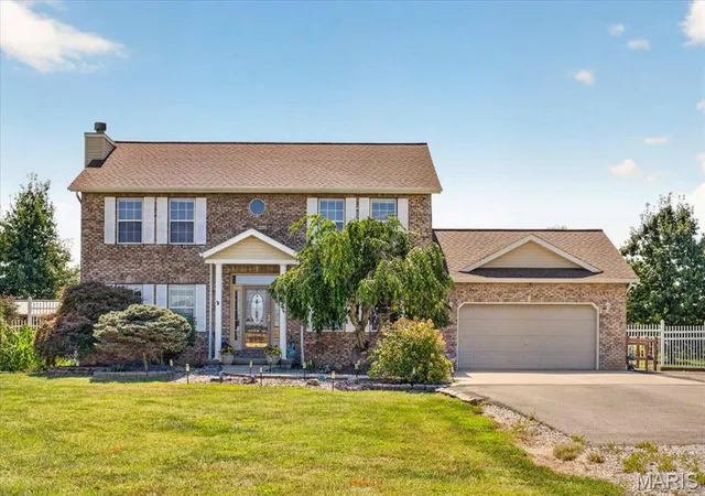 Photo 1 of Sale Pending at 7704 Grove Rd, Edwardsville, IL 62025 | MLS# MIS26057802 | Listing updated on 2026-10-08