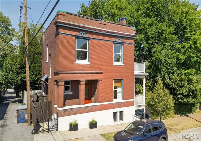 Photo 2 of Single family home for sale at 1109 Lami St, Saint Louis, MO 63104 | MLS# MIS26057804 | Listing updated on 2026-09-16