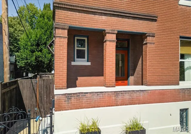 Photo 3 of Single family home for sale at 1109 Lami St, Saint Louis, MO 63104 | MLS# MIS26057804 | Listing updated on 2026-09-16