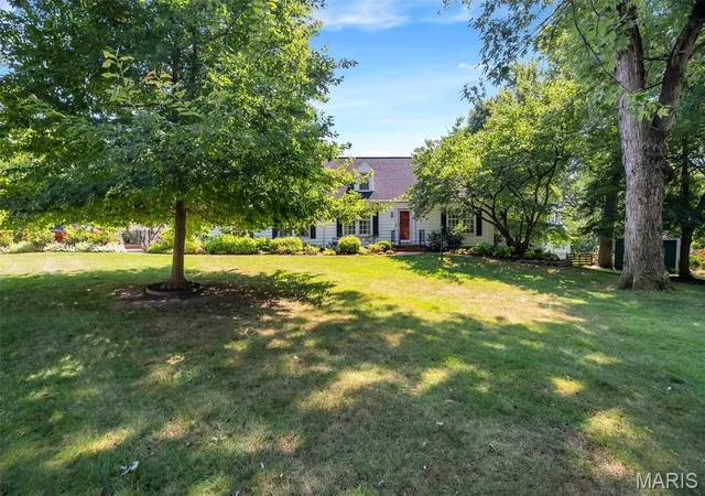 Photo 2 of Single family home for sale at 20 Westwood Forest Ln, Saint Louis, MO 63122 | MLS# MIS26057826 | Listing updated on 2026-09-13