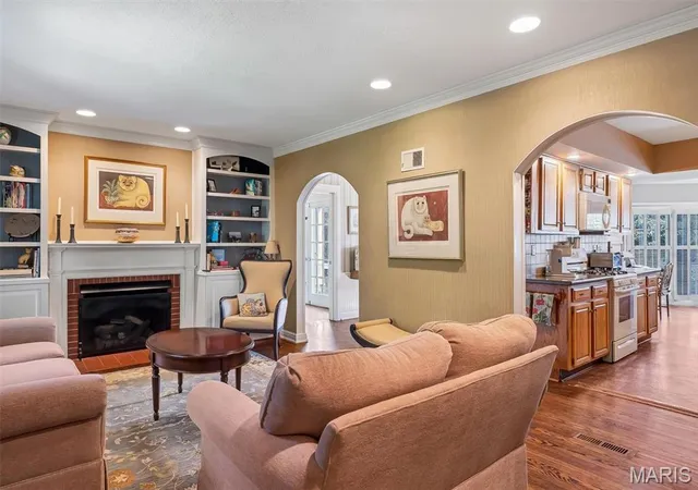 Photo 3 of Single family home for sale at 20 Westwood Forest Ln, Saint Louis, MO 63122 | MLS# MIS26057826 | Listing updated on 2026-09-13