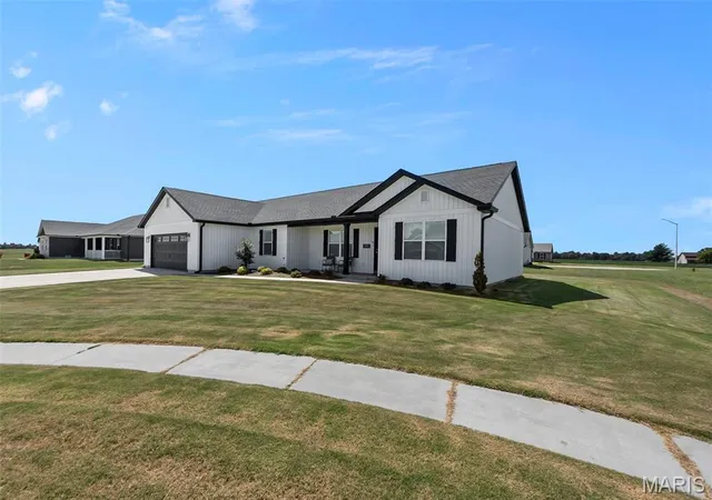 Photo 2 of Single family home for sale at 303 Seabiscuit Dr, Sikeston, MO 63801 | MLS# MIS26057827 | Listing updated on 2026-10-04