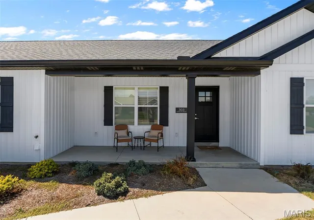 Photo 3 of Single family home for sale at 303 Seabiscuit Dr, Sikeston, MO 63801 | MLS# MIS26057827 | Listing updated on 2026-10-04